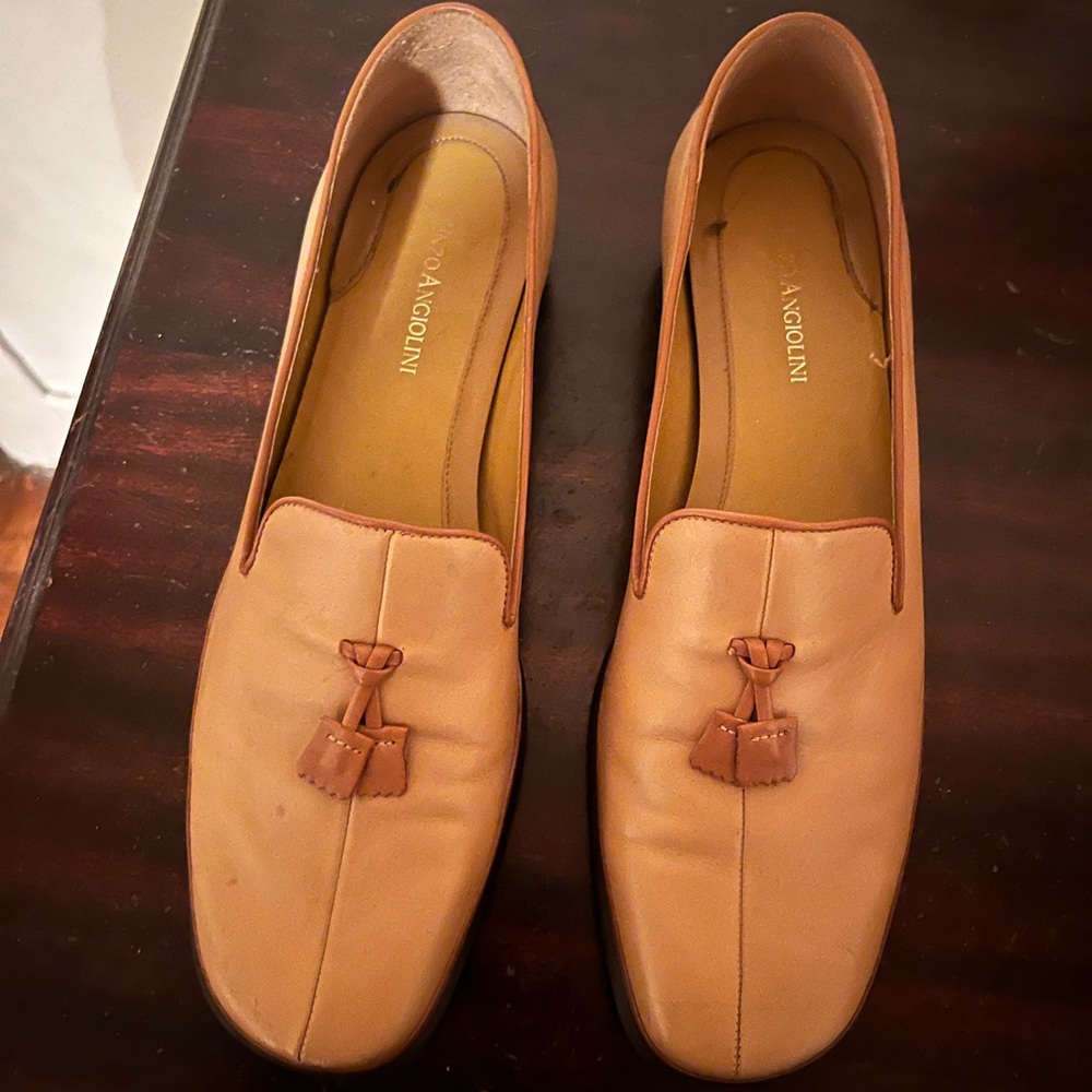 Enzo flats worn but still in great condition!!